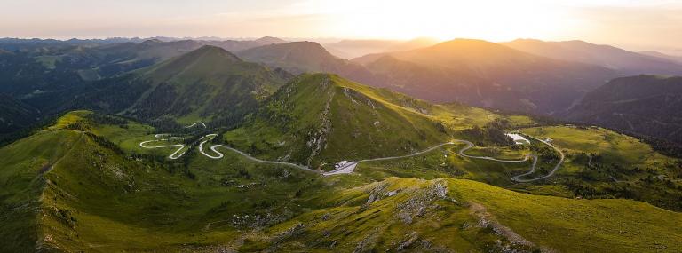 nockalmstrasse_nockberge_sommer-web__f__Michael-Stabentheiner__c__Kaernten-Werbung